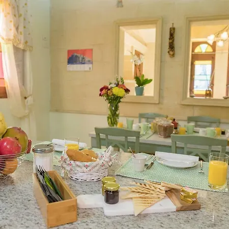 בית אירוח Tieqa Hamra Charming House *