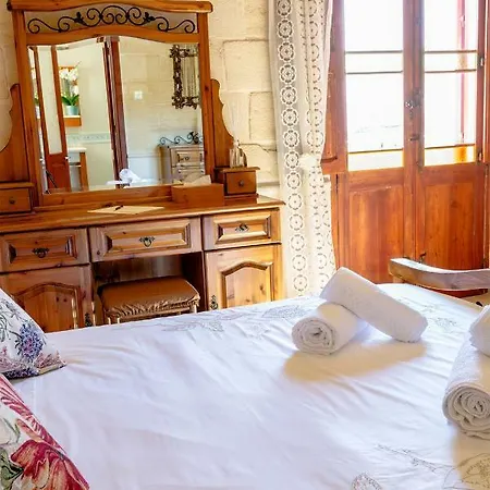 Tieqa Hamra Charming House Alloggio in famiglia *
