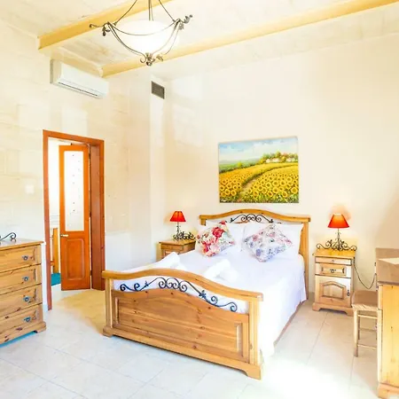 Tieqa Hamra Charming House Alloggio in famiglia *